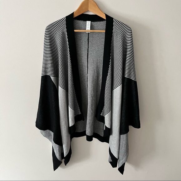 Lululemon Here for Serenity Wrap / One Size / Black White Cashlu - Picture 5 of 7